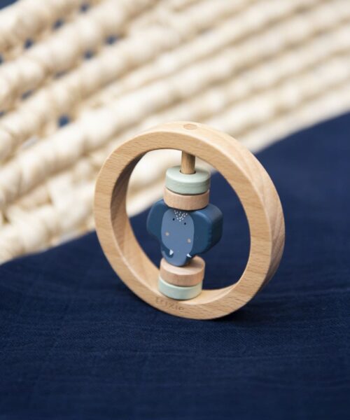 Houten ronde rammelaar - Mrs. Elephant