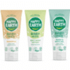 3 producten in travel size om mee te badderen en te smeren. Zo ontdek je wat Happy Earth voor de babyhuid doet.